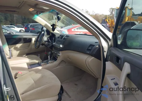 2010 Toyota Highlander Base V6 из США, поврежденный, VIN 5TDBK3EH3AS023788